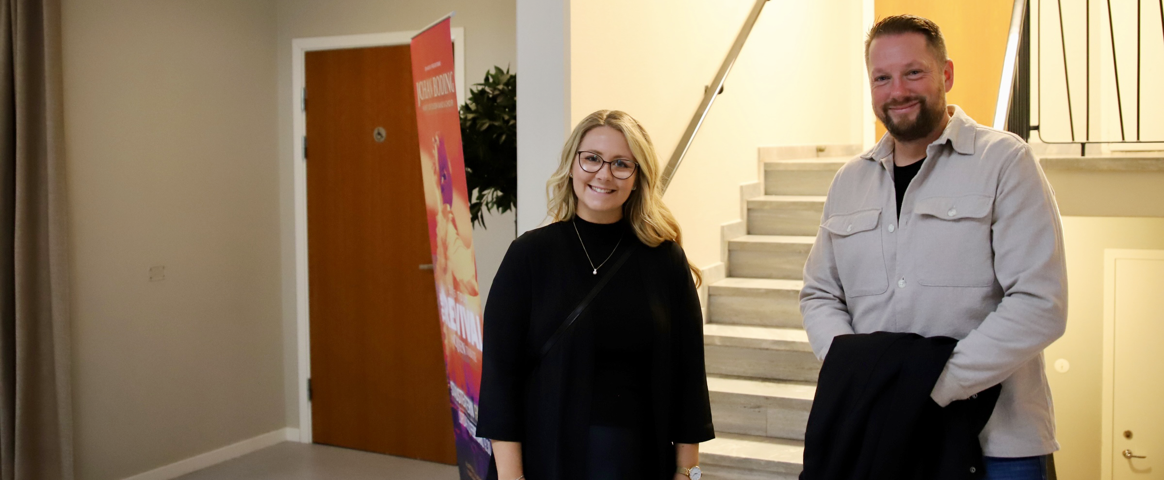 Madeleine Holmlind och Andreas Brorsson står bredvid varandra. 